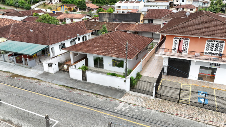 Imagem Casa com 3 Quartos à Venda, 183 m² em Iririú - Joinville Imagem Casa com 3 Quartos à Venda, 183 m² em Iririú - Joinville