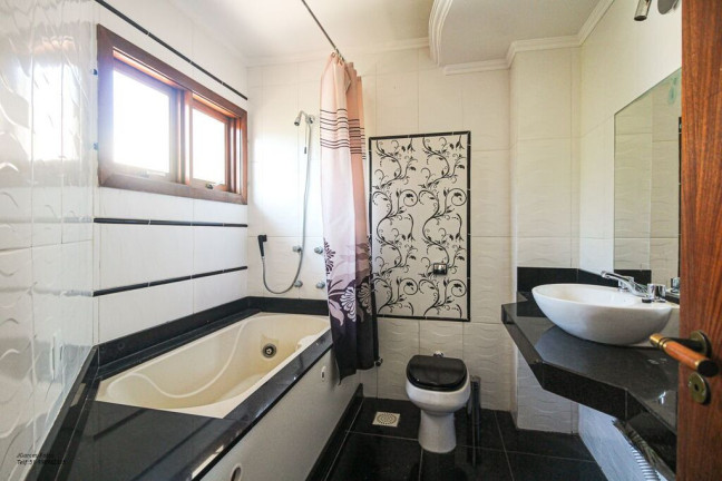 Imagem Casa com 3 Quartos à Venda, 232 m² em Jardim Isabel - Porto Alegre