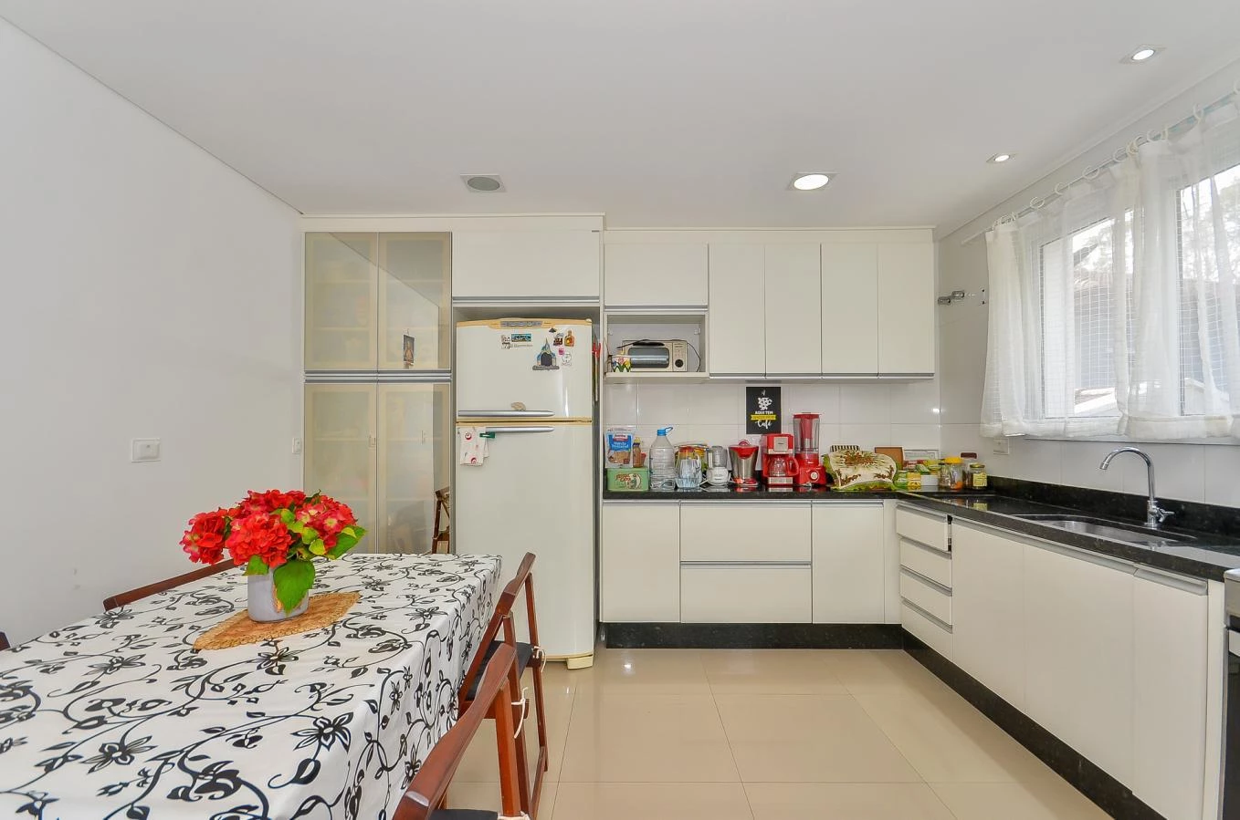 Imagem Casa com 3 Quartos à Venda, 236 m² em Vista Alegre - Curitiba Imagem Casa com 3 Quartos à Venda, 236 m² em Vista Alegre - Curitiba