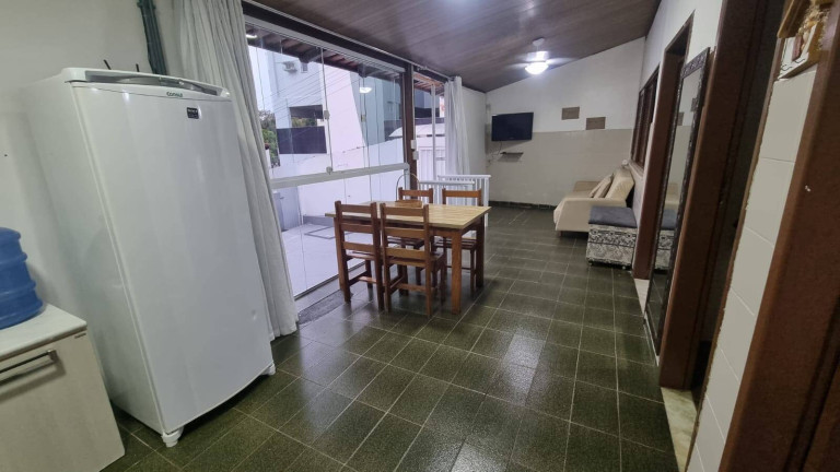 Imagem Casa com 2 Quartos para Alugar,  em Centro - Guarapari