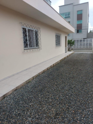 Imagem Casa com 3 Quartos à Venda, em Cedro - Camboriú Imagem Casa com 3 Quartos à Venda, em Cedro - Camboriú