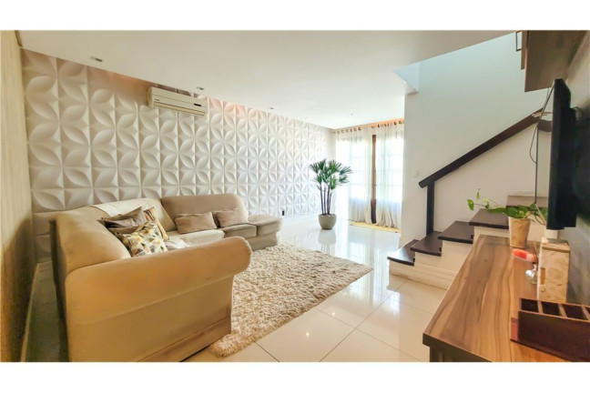 Imagem Casa com 3 Quartos à Venda, em Jardim Itu - Porto Alegre Imagem Casa com 3 Quartos à Venda, em Jardim Itu - Porto Alegre