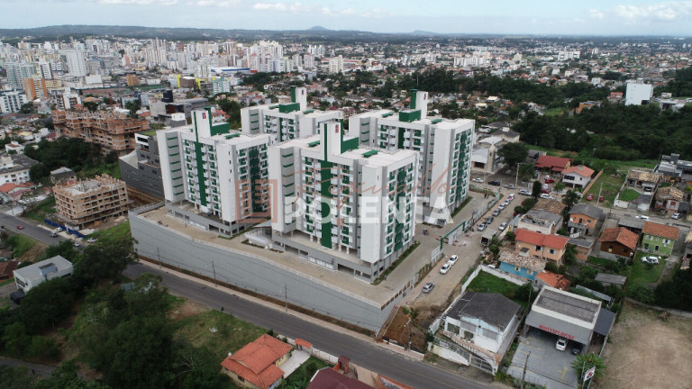 Imagem Apartamento com 2 Quartos à Venda, 63 m² em Santa Catarina - Criciúma