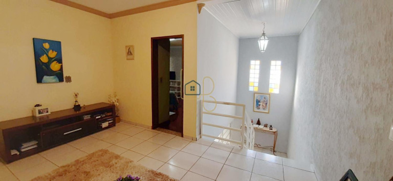 Imagem Casa com 3 Quartos à Venda, 236 m² em Jardim Delta - Londrina