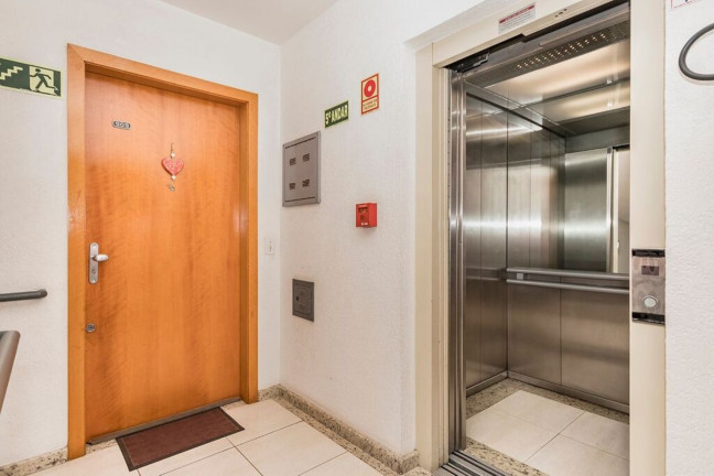 Imagem Imóvel com 2 Quartos à Venda, 79 m² em Menino Deus - Porto Alegre Imagem Imóvel com 2 Quartos à Venda, 79 m² em Menino Deus - Porto Alegre
