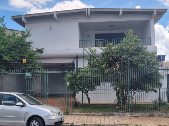 Casa com 4 Quartos à Venda,  em Setor Leste Universitário - Goiânia