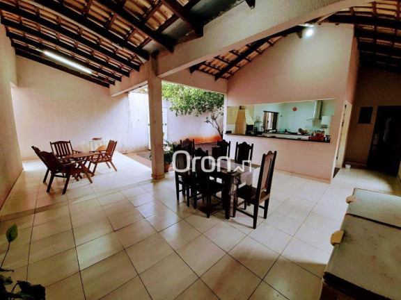 Imagem Sobrado com 5 Quartos à Venda, 358 m² em Residencial Balneário - Goiânia