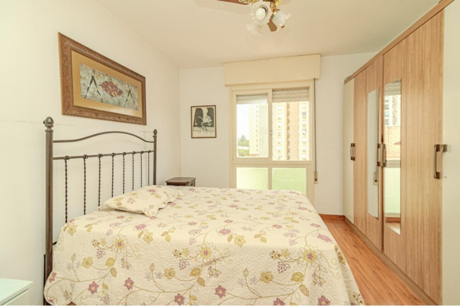 Imagem Apartamento com 2 Quartos à Venda, 74 m² em Passo Da Areia - Porto Alegre