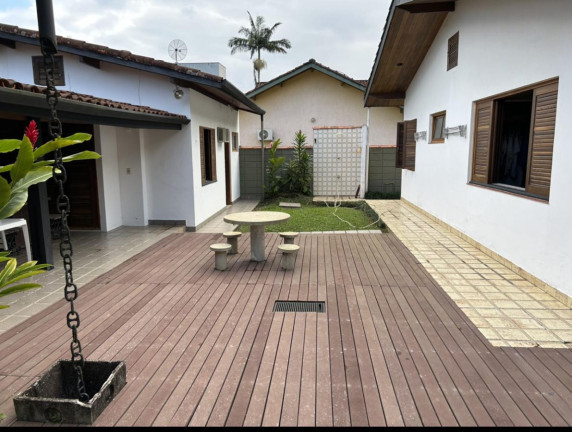 Imagem Casa com 7 Quartos à Venda, 300 m² em Lázaro - Ubatuba