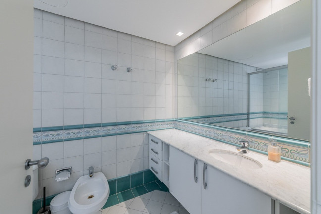 Imagem Imóvel com 4 Quartos à Venda,  em Moinhos De Vento - Porto Alegre