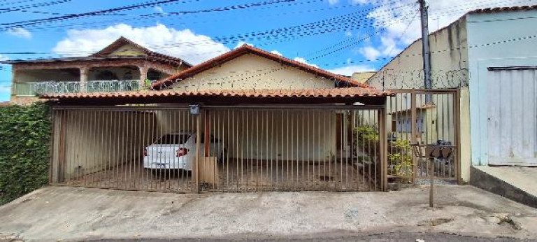 Casa com 2 Quartos à Venda, 105 m² em Planalto - Belo Horizonte