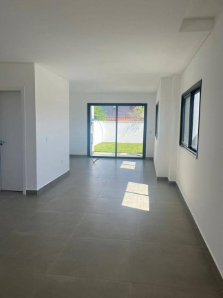 Imagem Casa com 3 Quartos à Venda, em Campeche - Florianópolis Imagem Casa com 3 Quartos à Venda, em Campeche - Florianópolis