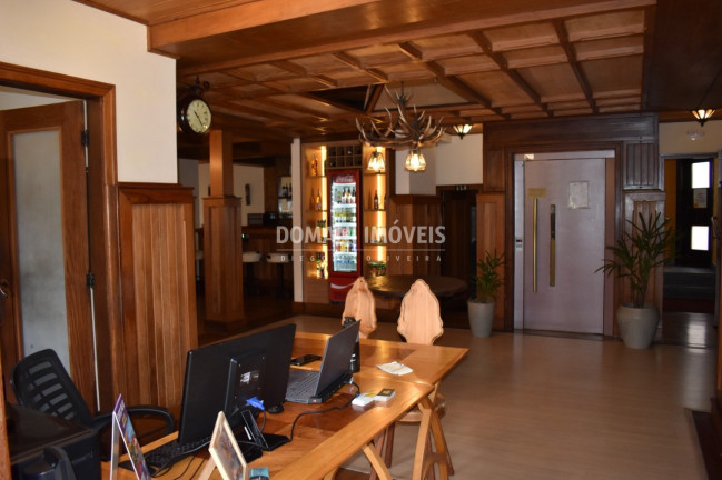 Imagem Imóvel com 24 Quartos à Venda, 1.741 m² em Região De Capivari - Campos Do Jordão