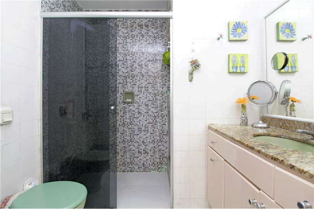 Imagem Imóvel com 2 Quartos à Venda, em Auxiliadora - Porto Alegre Imagem Imóvel com 2 Quartos à Venda, em Auxiliadora - Porto Alegre