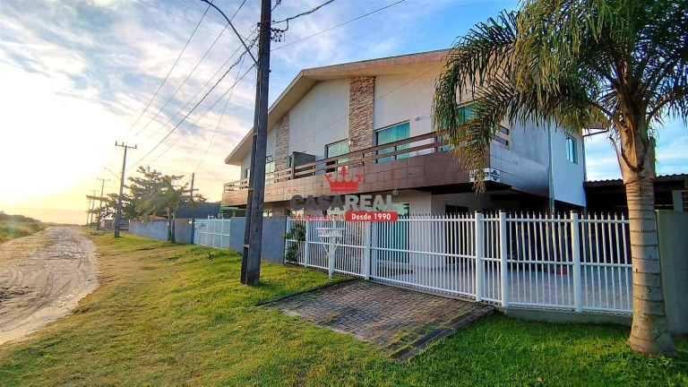 Casa com 4 Quartos à Venda, 176 m² em Coroados - Guaratuba