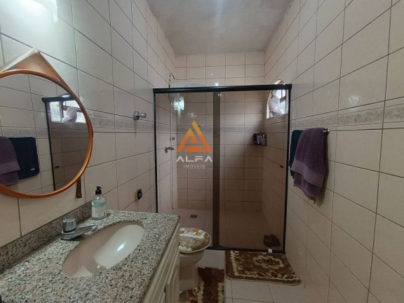 Imagem Casa com 4 Quartos à Venda, 240 m²
