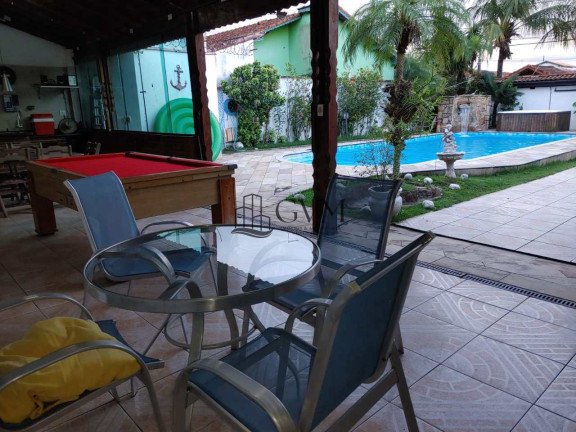Imagem Casa com 5 Quartos à Venda ou Locação, 250 m² em Maracanã - Praia Grande Imagem Casa com 5 Quartos à Venda ou Locação, 250 m² em Maracanã - Praia Grande