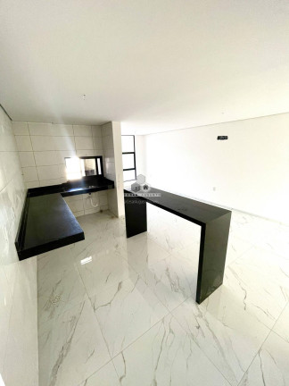 Imagem Casa com 4 Quartos à Venda, 133 m²
