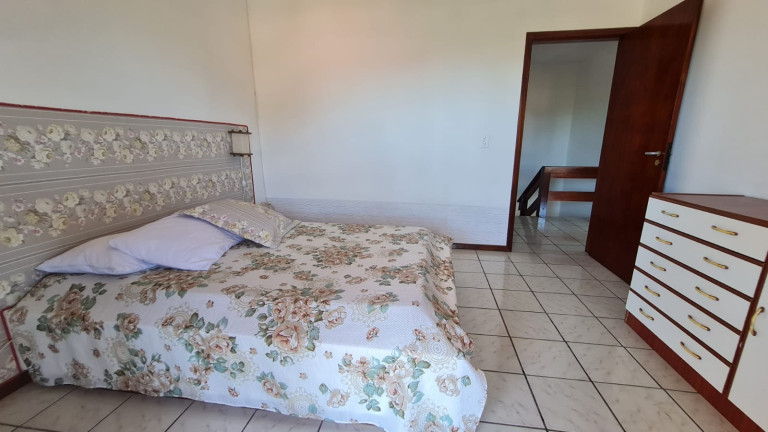 Imagem Imóvel com 3 Quartos à Venda, 180 m² em Ibiraquera - Imbituba