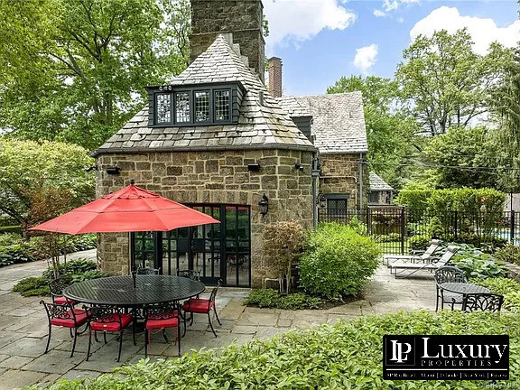 Imagem Casa com 5 Quartos à Venda,  em Bronxville - New York City