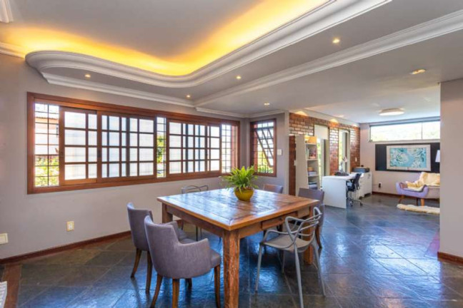 Imagem Casa com 4 Quartos à Venda, 351 m² em Nonoai - Porto Alegre