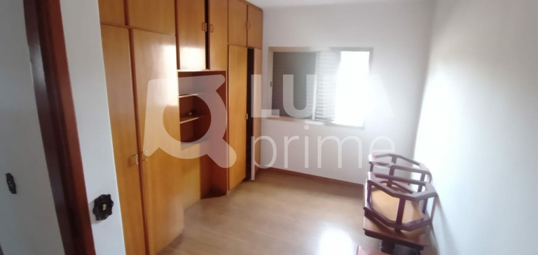 Imagem Casa com 4 Quartos à Venda, 220 m² em Jardim Guanca - São Paulo Imagem Casa com 4 Quartos à Venda, 220 m² em Jardim Guanca - São Paulo