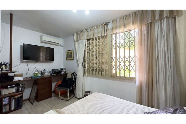Imagem Casa com 3 Quartos à Venda, em Passo Da Areia - Porto Alegre Imagem Casa com 3 Quartos à Venda, em Passo Da Areia - Porto Alegre