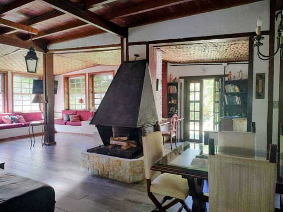 Imagem Casa com 8 Quartos à Venda, 327 m² em Albuquerque - Teresópolis Imagem Casa com 8 Quartos à Venda, 327 m² em Albuquerque - Teresópolis