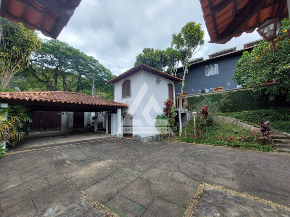Imagem Casa com 8 Quartos à Venda, 500 m² em Pessegueiros - Teresópolis Imagem Casa com 8 Quartos à Venda, 500 m² em Pessegueiros - Teresópolis