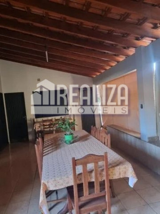 Imagem Casa com 3 Quartos à Venda, 240 m² em Fabrício - Uberaba Imagem Casa com 3 Quartos à Venda, 240 m² em Fabrício - Uberaba