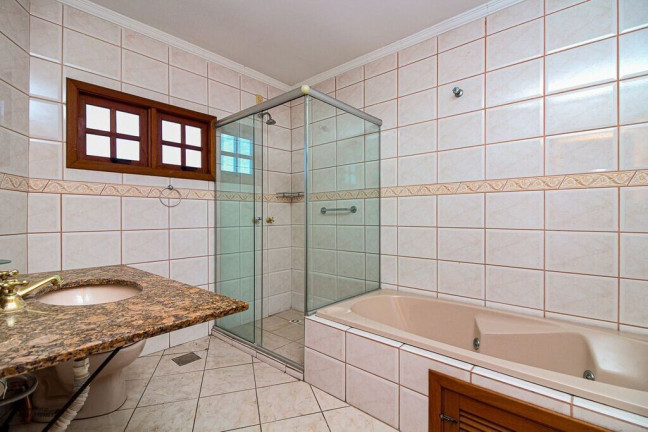 Imagem Casa com 3 Quartos à Venda, 220 m² em Ipanema - Porto Alegre Imagem Casa com 3 Quartos à Venda, 220 m² em Ipanema - Porto Alegre