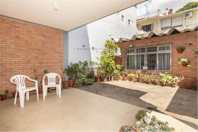 Imagem Casa com 4 Quartos à Venda, 250 m² em Três Figueiras - Porto Alegre Imagem Casa com 4 Quartos à Venda, 250 m² em Três Figueiras - Porto Alegre
