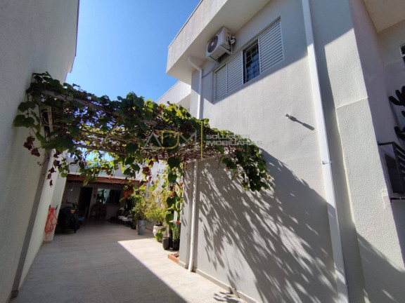 Imagem Casa com 3 Quartos à Venda, 270 m² em Centro - Botucatu