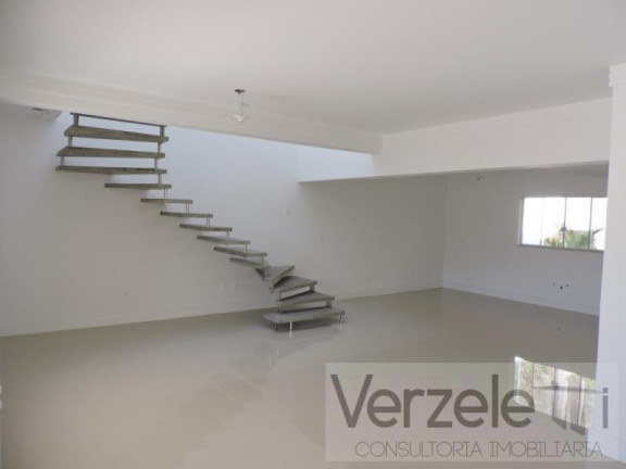 Imagem Casa com 3 Quartos à Venda, 175 m² em Praia Dos Amores - Balneário Camboriú Imagem Casa com 3 Quartos à Venda, 175 m² em Praia Dos Amores - Balneário Camboriú