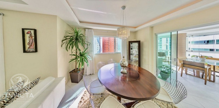 Imagem Apartamento com 3 Quartos à Venda, 190 m² em Centro - Balneário Camboriú Imagem Apartamento com 3 Quartos à Venda, 190 m² em Centro - Balneário Camboriú