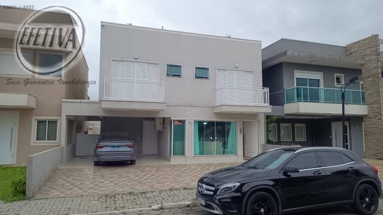 Casa com 4 Quartos à Venda, 243 m² em Balneario Costa Azul - Matinhos