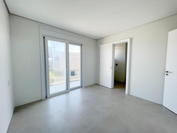 Imagem Casa com 4 Quartos à Venda, em Centro - Xangri-lá Imagem Casa com 4 Quartos à Venda, em Centro - Xangri-lá