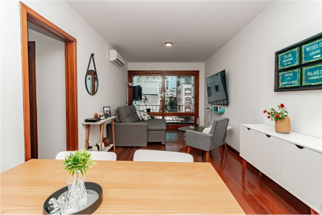 Imagem Apartamento com 2 Quartos à Venda, 117 m² em Moinhos De Vento - Porto Alegre Imagem Apartamento com 2 Quartos à Venda, 117 m² em Moinhos De Vento - Porto Alegre