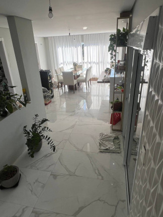 Imagem Casa à Venda, em Estreito - Florianópolis Imagem Casa à Venda, em Estreito - Florianópolis