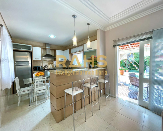Imagem Casa com 3 Quartos à Venda, 265 m² em América - Joinville Imagem Casa com 3 Quartos à Venda, 265 m² em América - Joinville