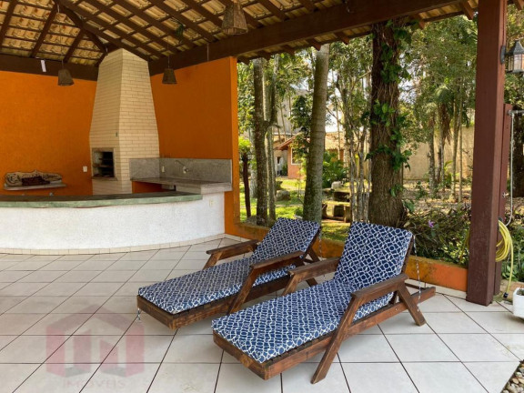 Imagem Imóvel com 4 Quartos à Venda, 2.000 m² Imagem Imóvel com 4 Quartos à Venda, 2.000 m²