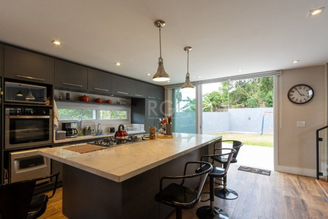 Imagem Casa com 3 Quartos à Venda, 333 m² em Teresópolis - Porto Alegre