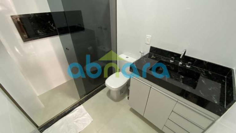 Imagem Apartamento com 2 Quartos à Venda, 63 m² em Copacabana - Rio De Janeiro Imagem Apartamento com 2 Quartos à Venda, 63 m² em Copacabana - Rio De Janeiro