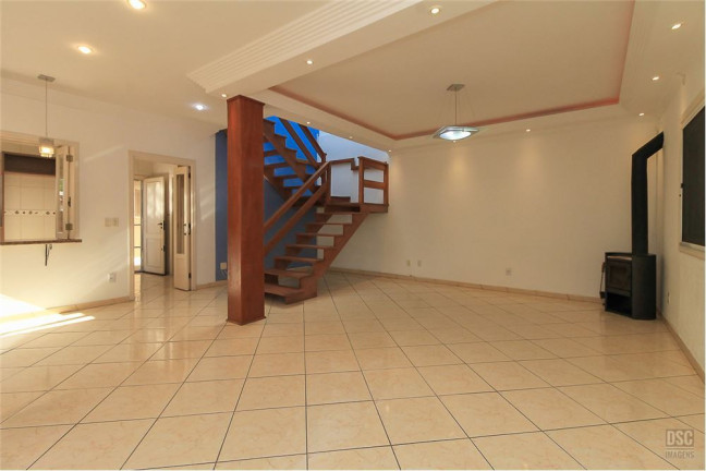 Imagem Casa com 3 Quartos à Venda, em Hípica - Porto Alegre Imagem Casa com 3 Quartos à Venda, em Hípica - Porto Alegre