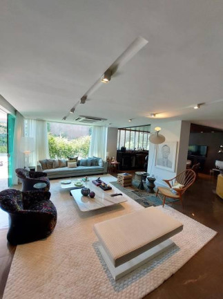Casa com 4 Quartos à Venda, 500 m² em De Lourdes - Fortaleza