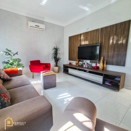 Imagem Casa com 1 Quarto à Venda, 180 m² em Piracangaguá - Taubaté