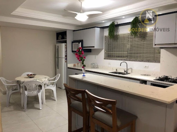 Imagem Casa com 3 Quartos para Temporada, 190 m² em Bombas - Bombinhas Imagem Casa com 3 Quartos para Temporada, 190 m² em Bombas - Bombinhas