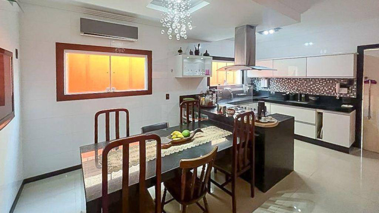 Imagem Casa com 4 Quartos à Venda, 290 m² em Itaipu - Niterói