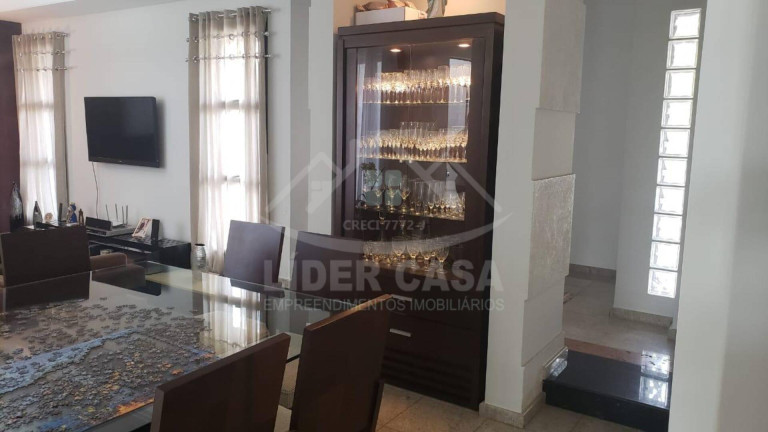 Imagem Casa com 3 Quartos à Venda, 305 m² em Centro - Arapongas Imagem Casa com 3 Quartos à Venda, 305 m² em Centro - Arapongas
