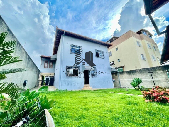 Casa com 4 Quartos à Venda, 250 m² em Arvoredo - Contagem